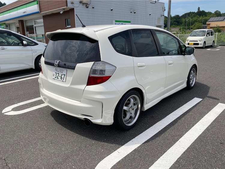 フィットの梅雨の晴れ間・サーキット入門・タグつけるのめんどいな・ドンガラに関するカスタム事例の投稿画像2枚目