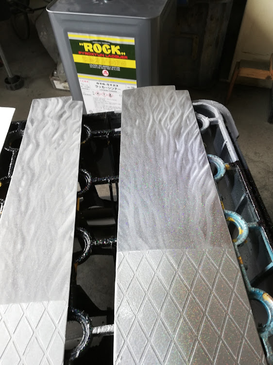 スペーシアカスタムのDIY・グラインダータトゥーピラー・ダイヤブロック塗装・キャンディブルー塗装に関するカスタム事例の投稿画像2枚目