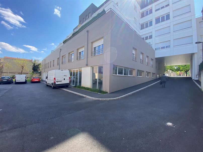 Vente locaux professionnels  804 m² à Ivry-sur-Seine (94200), 2 814 455 €