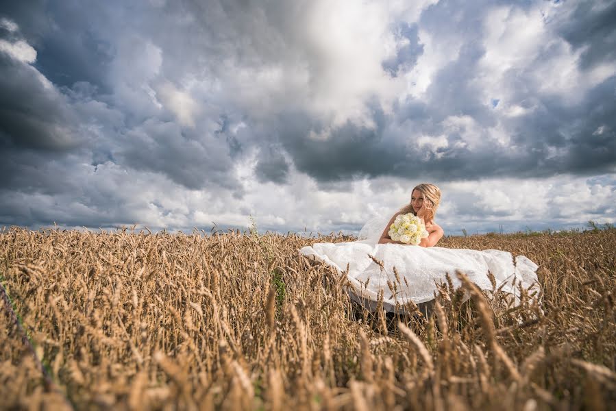 Hochzeitsfotograf Valters Pelns (valtersp). Foto vom 5. März 2019