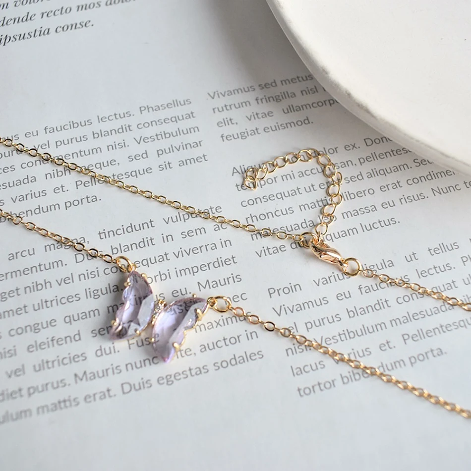 Collier Ambre Créatif et Polyvalent pour une Personnalité Unique. Accessoire idéal pour compléter votre style, ce bijou s'accorde avec toutes vos tenues.
