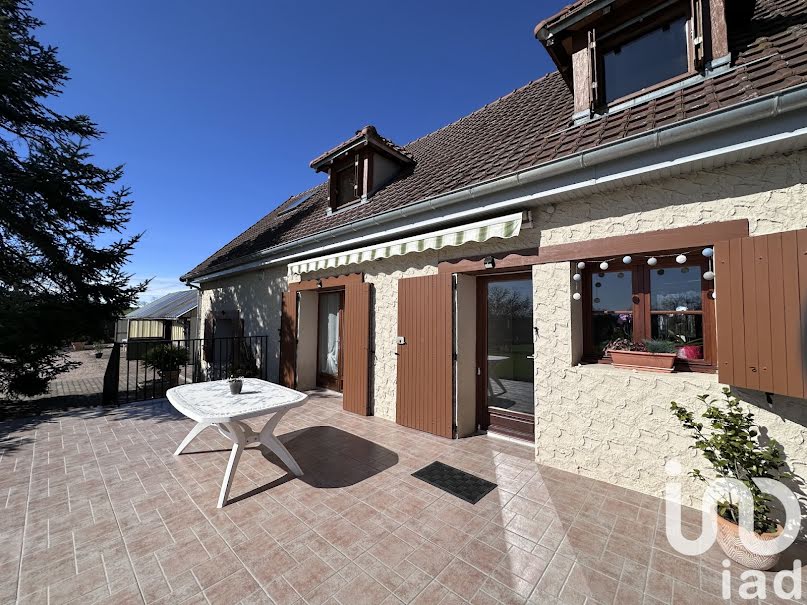 Vente maison 5 pièces 131 m² à Saint-Gérand-le-Puy (03150), 249 000 €