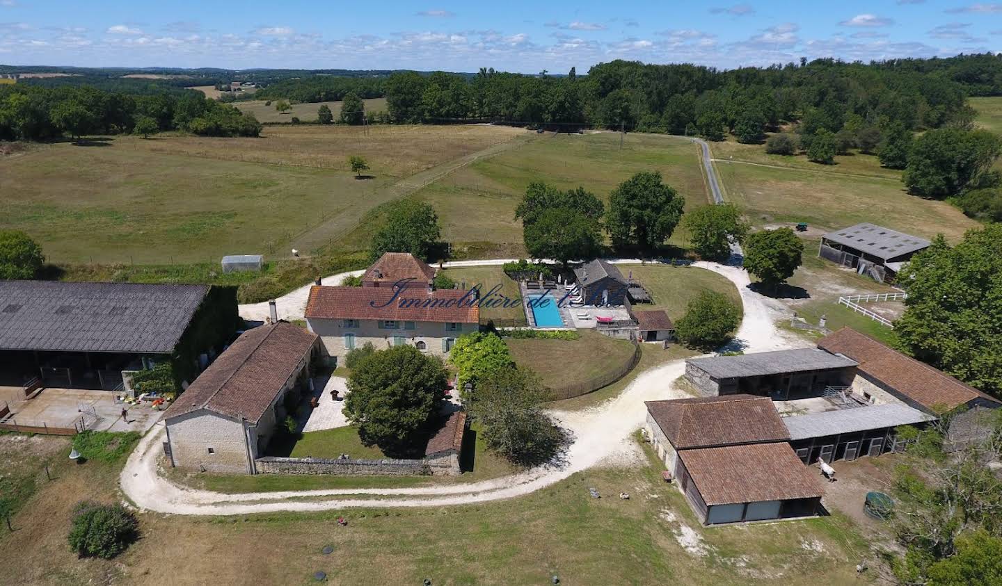 House with pool and garden Mareuil