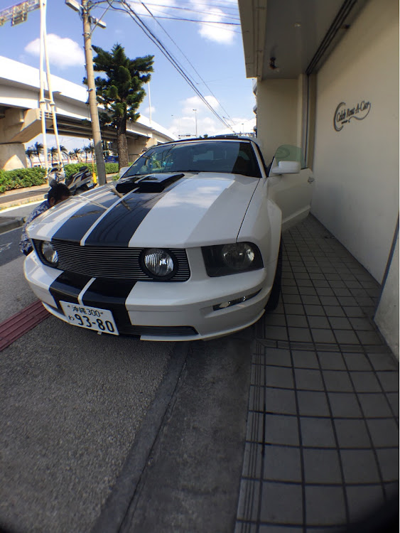 choco540さんが投稿したマスタング・沖縄・オープンカー・20インチ・Ｖ８に関するカスタム事例の投稿画像1枚目