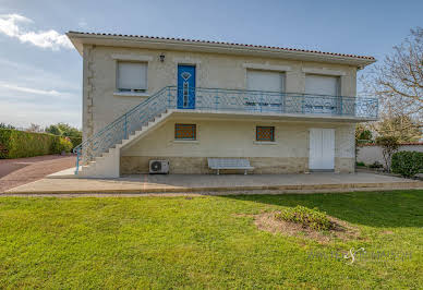 Maison avec piscine et terrasse 9