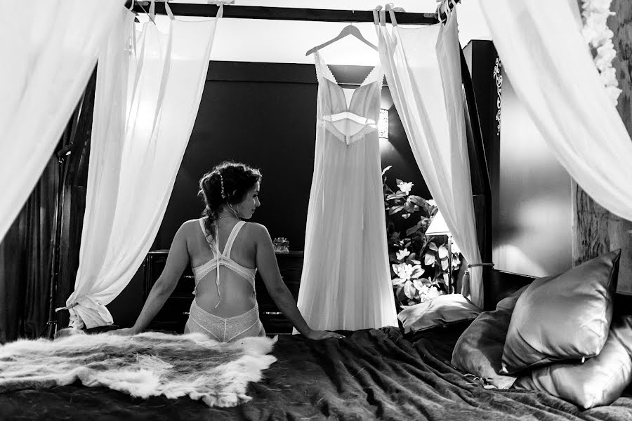 Wedding photographer Bertrand Roguet (piranga). Photo of 23 December 2021