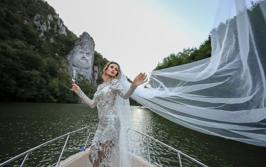 Wedding photographer Alex Vîlceanu (alexandruvilcea). Photo of 26 April 2022