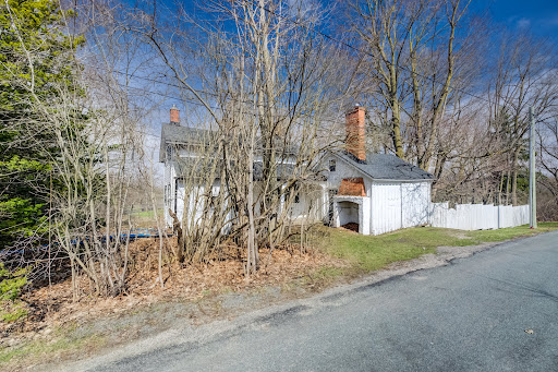 White house with brick chimney - Prestige house for sale in Conestogo, 3 bedrooms