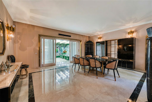 Villa avec piscine et terrasse 4