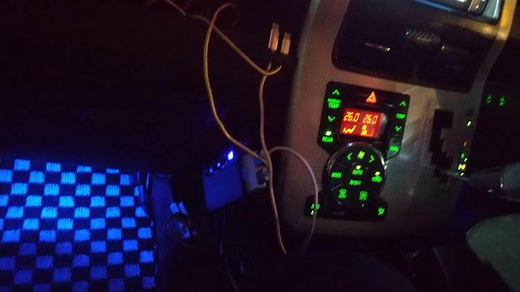 ヴォクシーのコロナが早く終息しますように・#フットライト・zrr75w・zrr70に関するカスタム事例の投稿画像2枚目