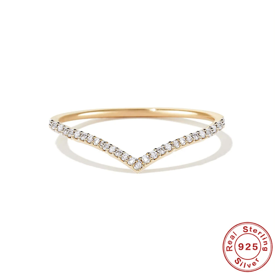 Bague en argent sterling S925 en forme de V ornée de strass en moissanite. Un bijou étincelant pour un style élégant et sophistiqué.