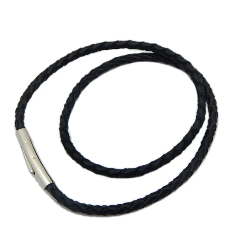 Geflochtene Lederkette mit Edelstahl-Schnalle. Stilvolle Halskette für Männer und Frauen. Robust und langlebig. Ideal als Geschenk.