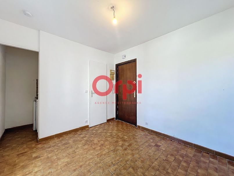 Location  appartement 1 pièce 12 m² à Frejus (83600), 450 €