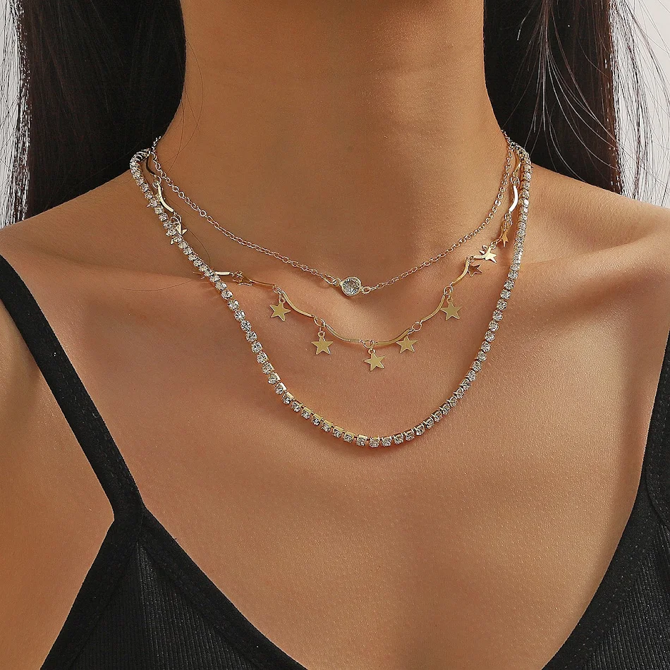 Meerlaagse Zircon Metaal Ketting Vijfpuntige Ster All-match Halsketting Schitterende sieraden voor elke dag en elke outfit.