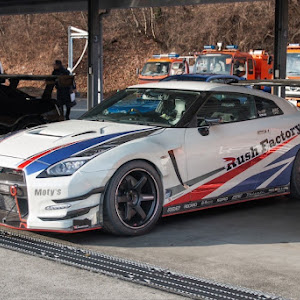 NISSAN GT-R