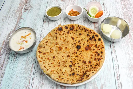 Paneer Pyaz Parantha With Kheera Tomato Raita Combo