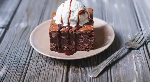 Brownie With Vanilla Ice Cream