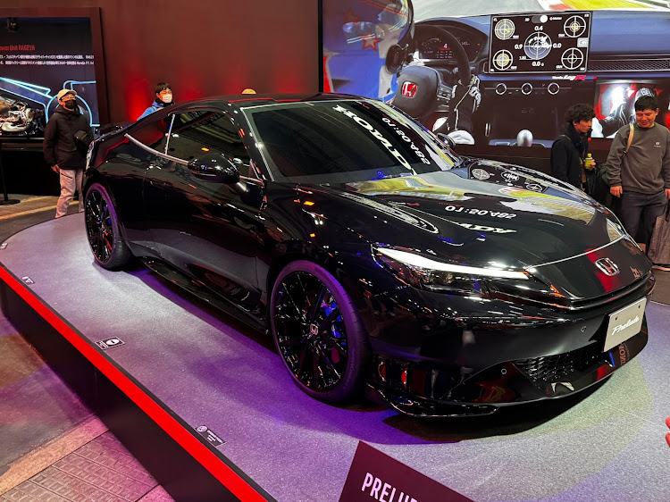 プリウスαの大阪オートメッセ2025・雪降って、車汚るwww・KAWAIIFITMENT・2月もよろしくお願いしますに関するカスタム事例の投稿画像9枚目