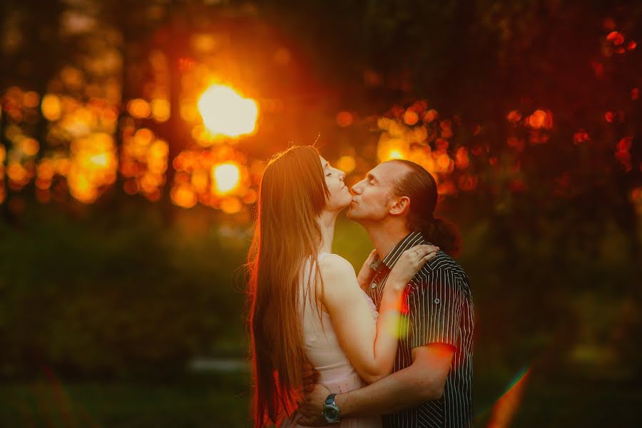 Fotógrafo de casamento Yuliya Kurkova (kurkova). Foto de 19 de agosto 2015