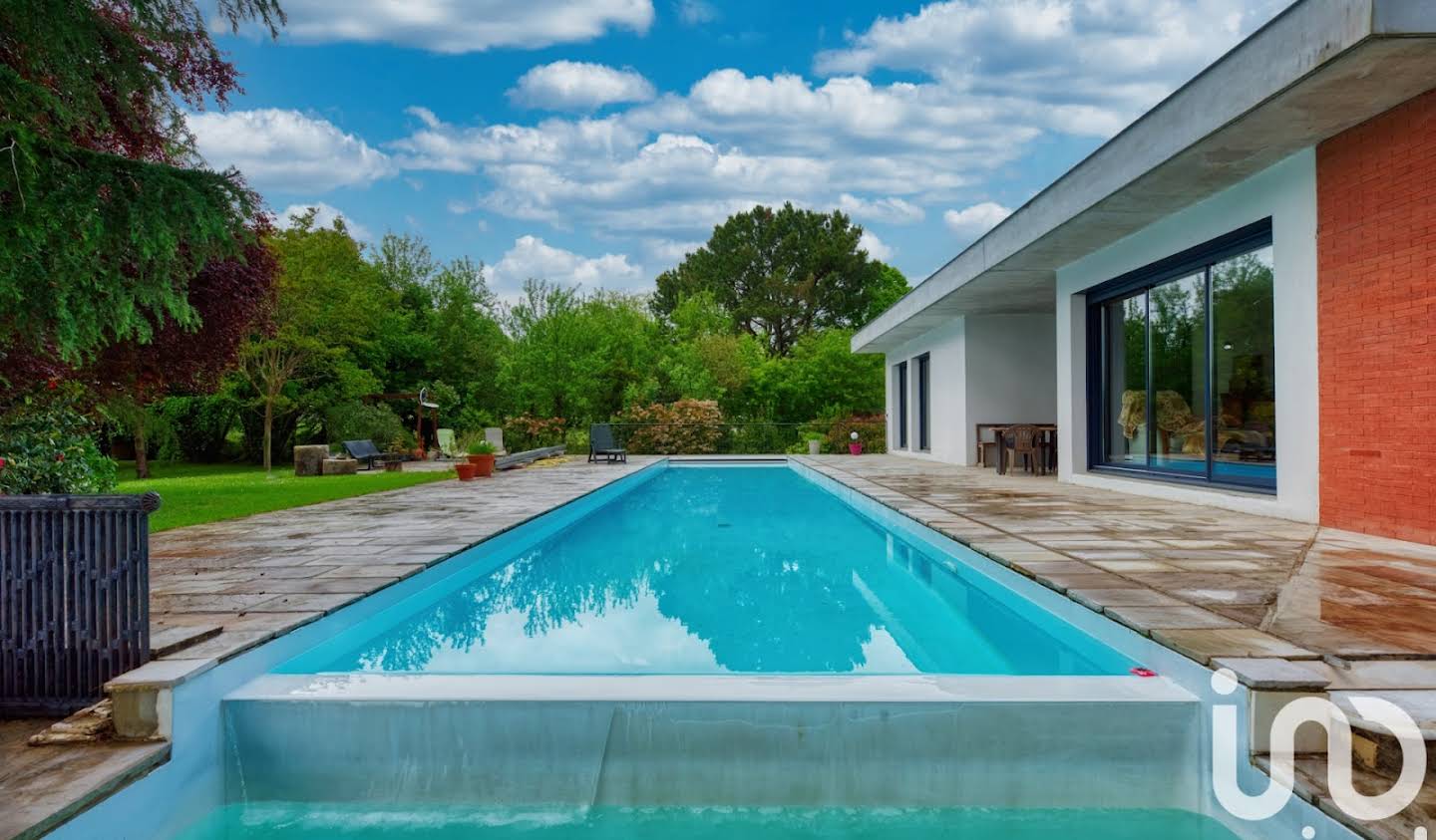 House with pool and terrace Bouliac