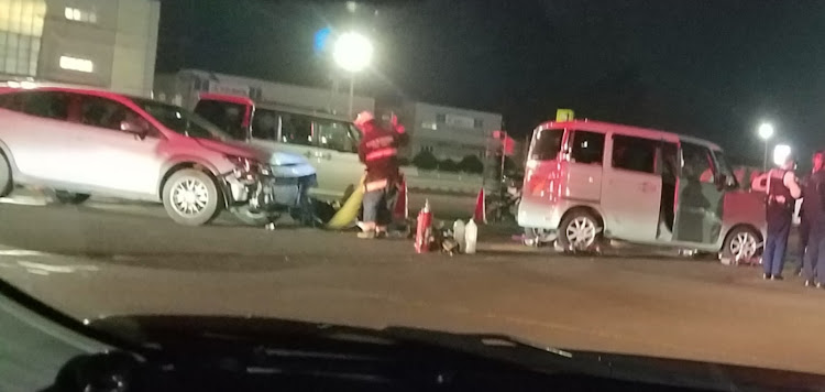 CR-Zの低いようで低くない丁度良い高さ・秋の交通安全運動・⚠️注意喚起🚨・🚒レスキュー隊臨場・夜の車内空間に関するカスタム事例の投稿画像5枚目