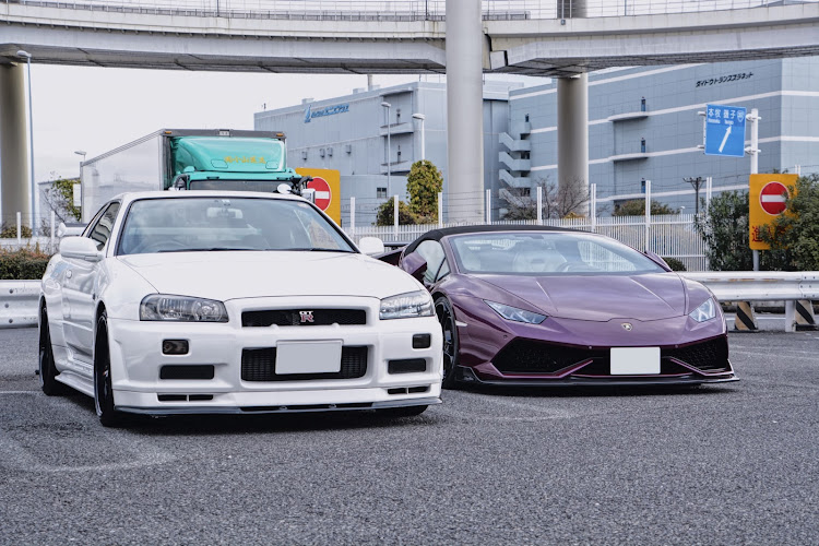 スカイライン GT-Rのbnr34・GT-R・今年もよろしくお願いします・初詣・ランボルギーニ ウラカンに関するカスタム事例の投稿画像1枚目