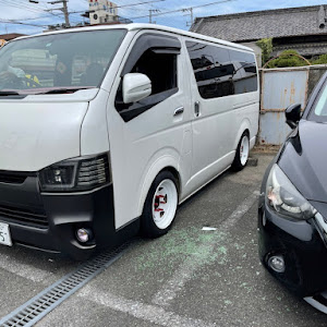 ハイエースバン TRH200V