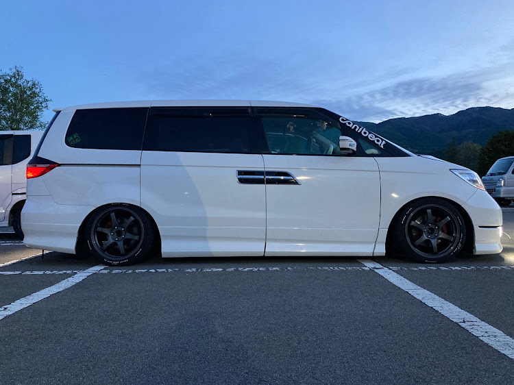 エリシオンプレステージの自動車税・ホイール交換・トラックスタンス・車高調・シャコタカに関するカスタム事例の投稿画像1枚目