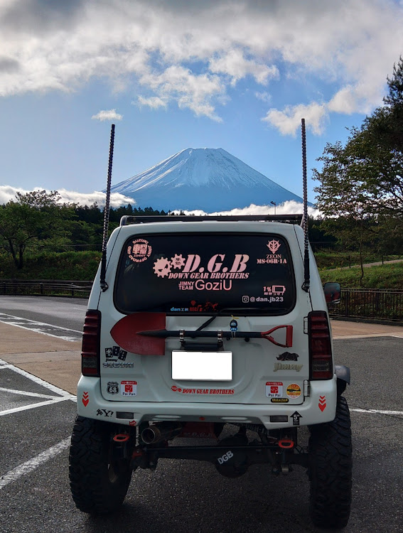 ジムニーのダウンギア⚙ブラザーズ募集中・GoziU募集中・富士山を求めて・富士山🗻とコラボ・頭の白いコラボ📷😁に関するカスタム事例の投稿画像4枚目