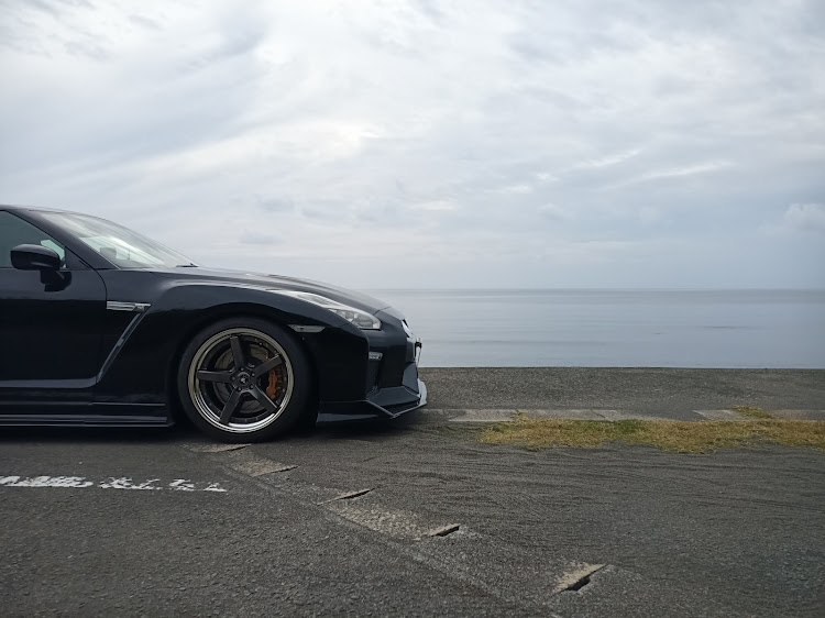 NISSAN GT-Rのドライブ・海と愛車・team kuhl'sに関するカスタム事例の投稿画像1枚目