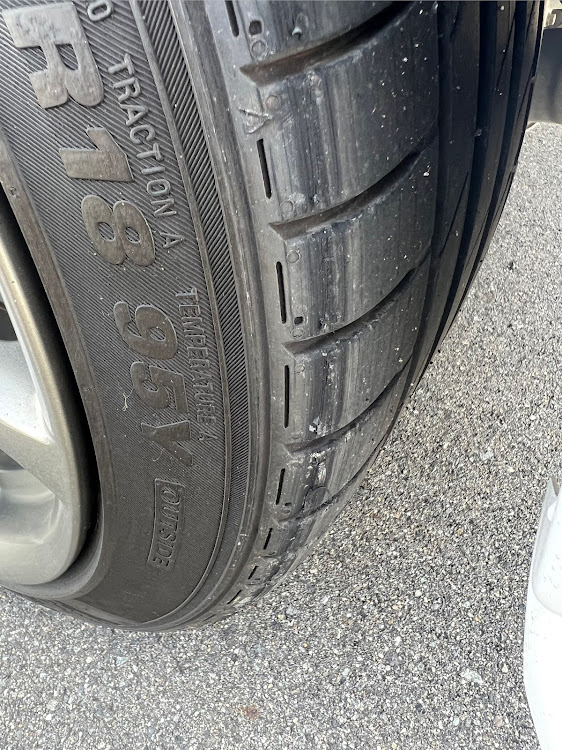 スカイラインの洗車・ドライブ・エンブレム・エンブレム交換・みんなのエアロ見てみたいに関するカスタム事例の投稿画像2枚目