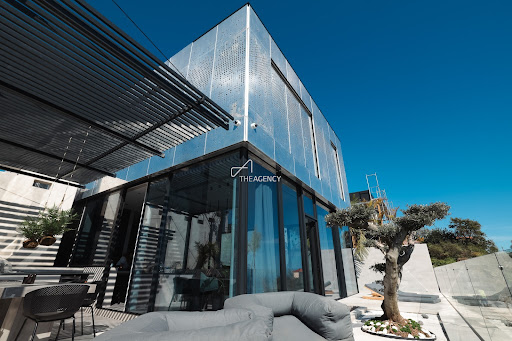 Maison avec piscine et jardin 5