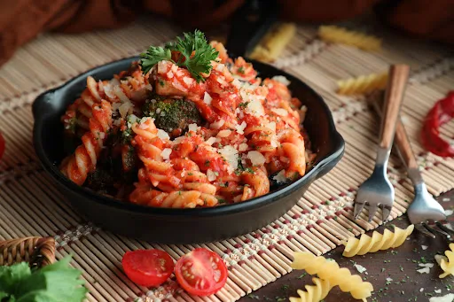 Non Veg Red Lips Pasta