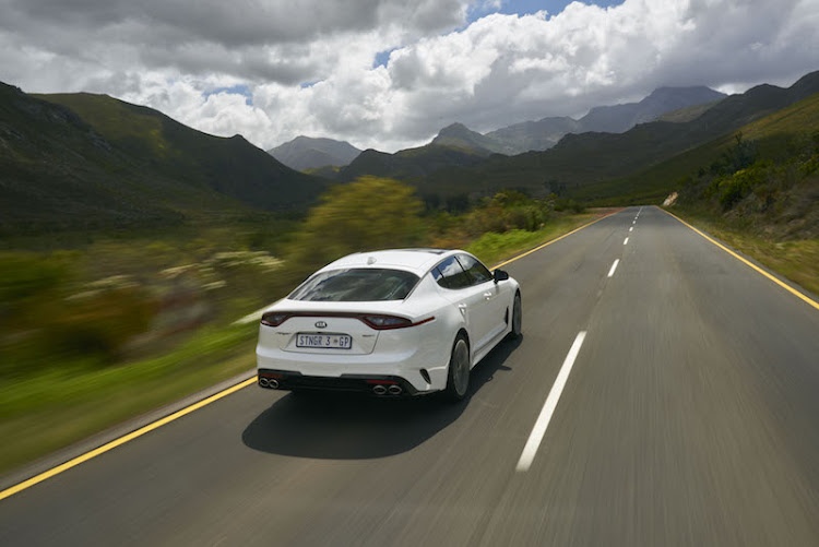 The aft view of the 2018 Kia Stinger GT