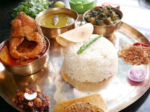 Katla Jhol Thali [Serves 1]