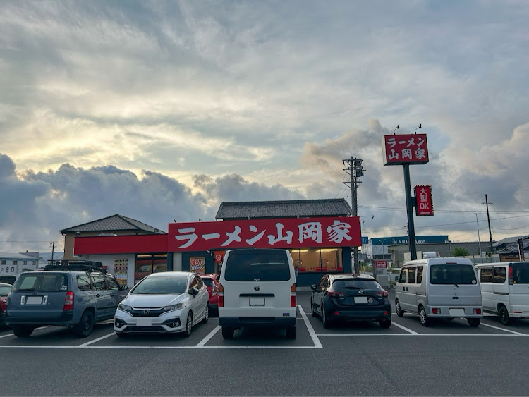 ハイエースバンの斜め45度後方の美学・大ヶ洞ダム・チョイ上げハイエース・朝ラー・ラーメン山岡家に関するカスタム事例の投稿画像4枚目