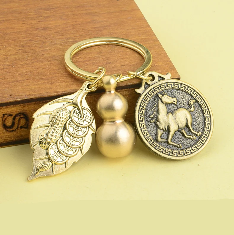 Pure Brass Small Gourd Key Pendant for Men, Lucky Leaf Charm Keychain, Brave Design, Miniature and Elegant Key Accessory