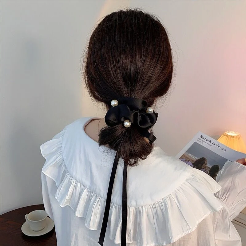Serre-tête femme avec nœud papillon et perles, simple et élégant. Accessoire idéal pour sublimer votre coiffure et ajouter une touche de raffinement.