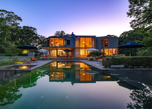 House with pool 2