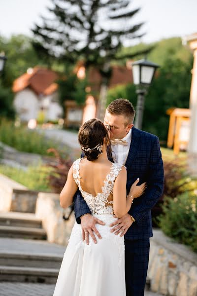 Wedding photographer Zsuzsanna Vezdén-Barabás (manaphoto). Photo of 15 January 2022