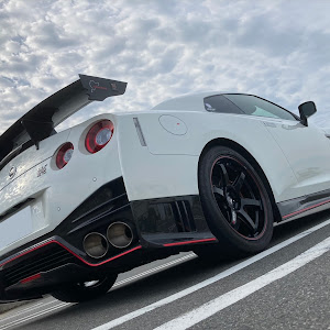 NISSAN GT-R