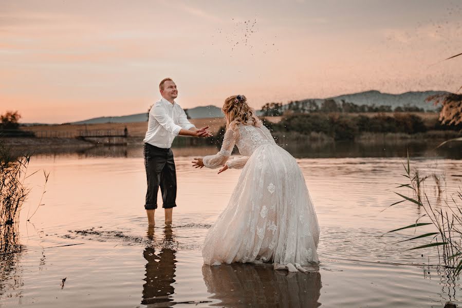 Fotógrafo de casamento Sofia Liková (likovasofia). Foto de 15 de janeiro 2021