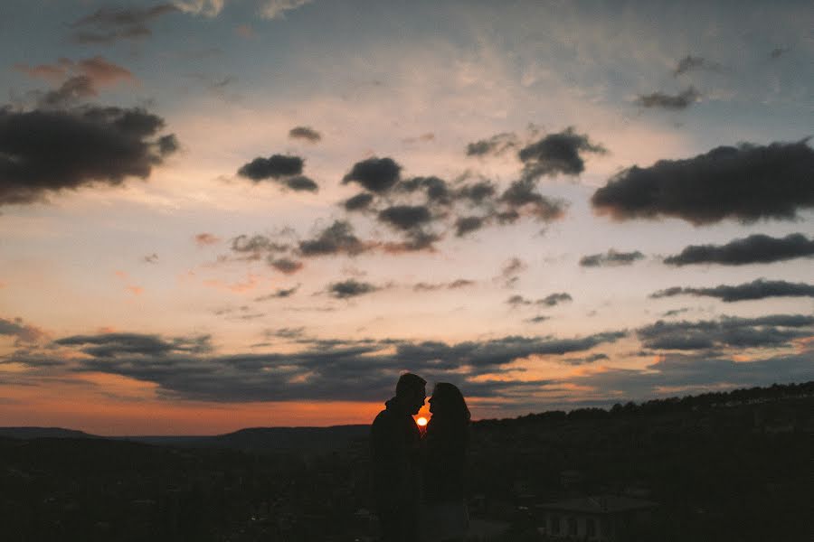 Fotógrafo de casamento Valentina Piksanova (valiashka). Foto de 25 de março 2017