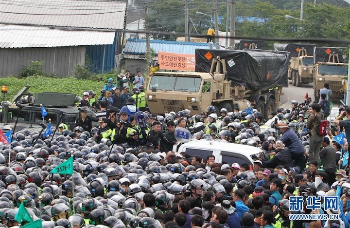 Protest gegen das von den USA gelieferte THAAD-Raketensystem (Terminal High Altitude Area Defense) in Südkorea.