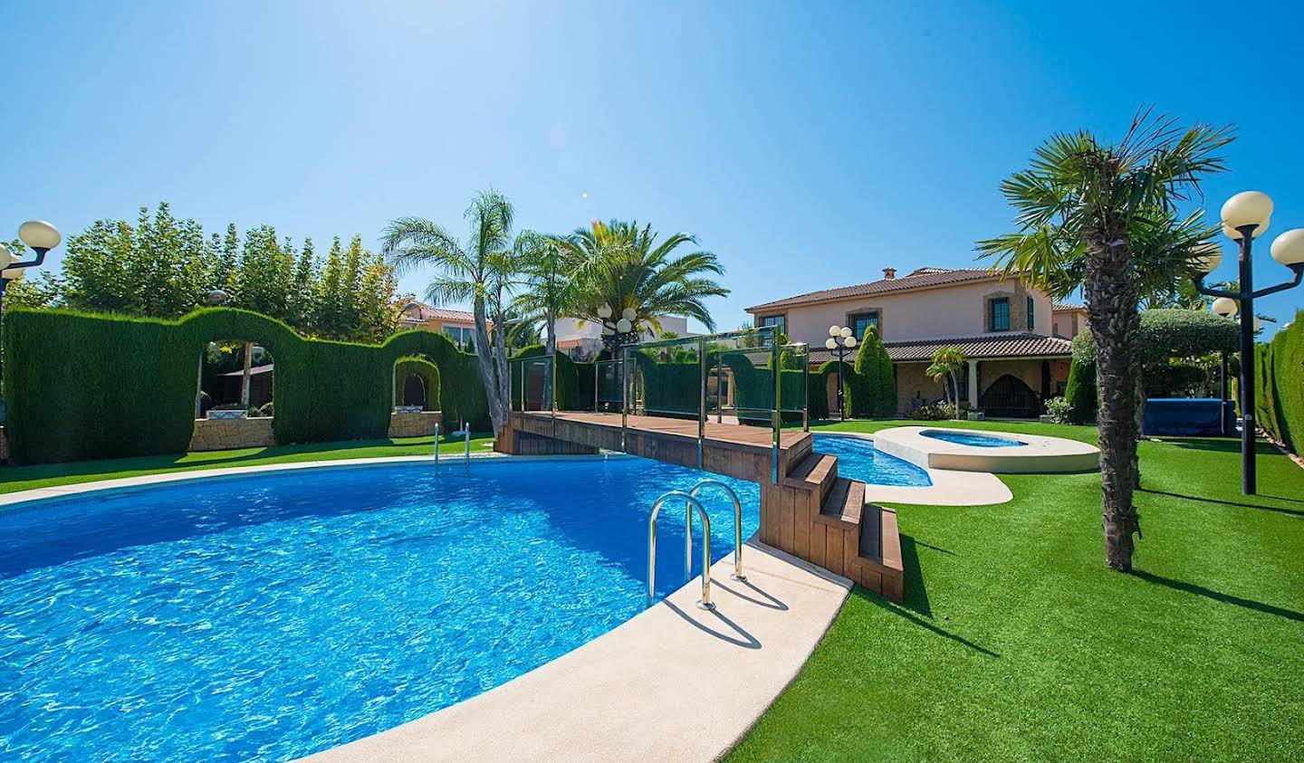 Property with pool Calp