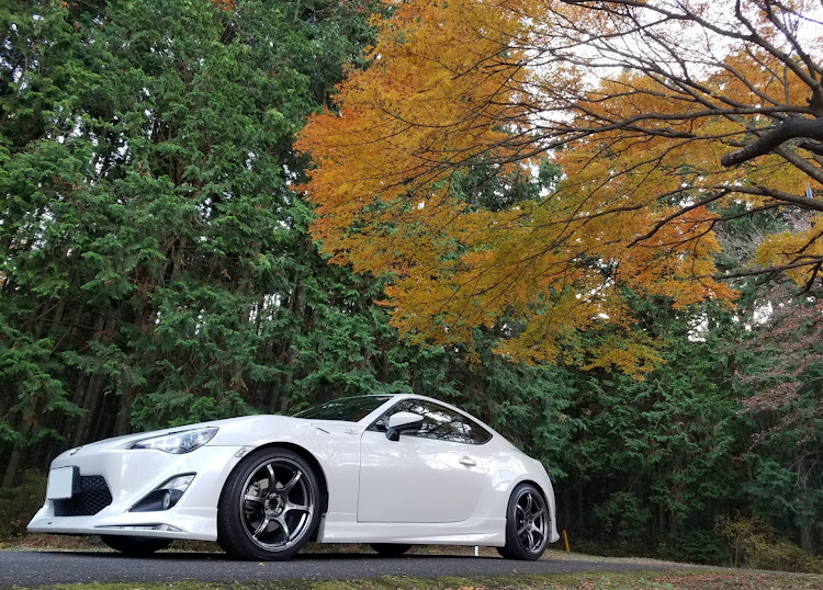 86の地べた撮り・ADVAN Racing・モデリスタ・86BRZ・VALENTIに関するカスタム事例の投稿画像1枚目