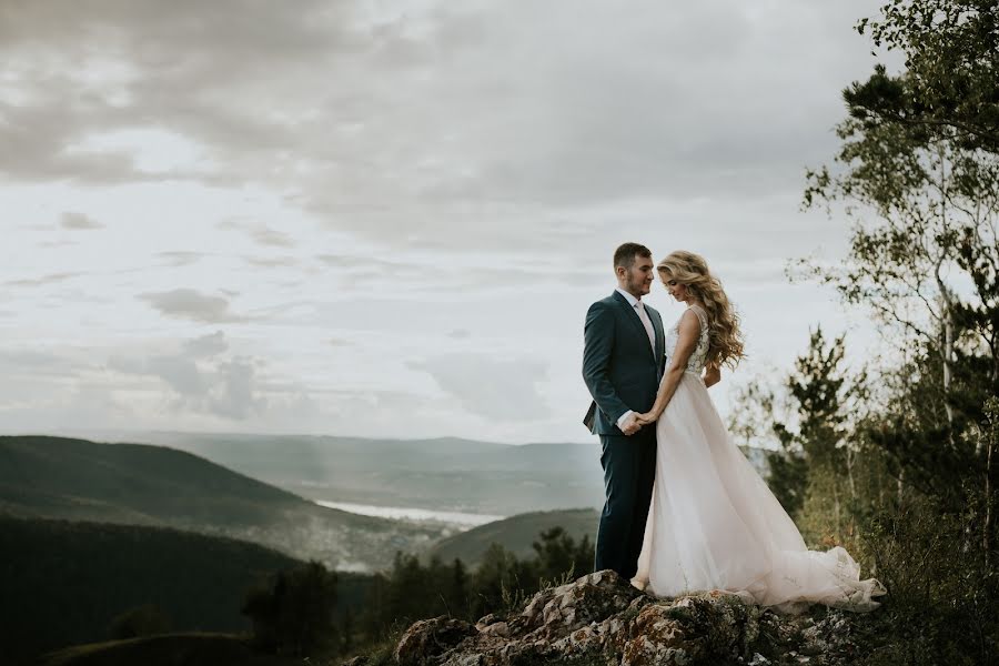 Wedding photographer Lidiya Davydova (fivethirtyfilm). Photo of 24 January 2018