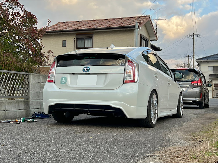 プリウスのDIY・納車・車高調整に関するカスタム事例の投稿画像1枚目