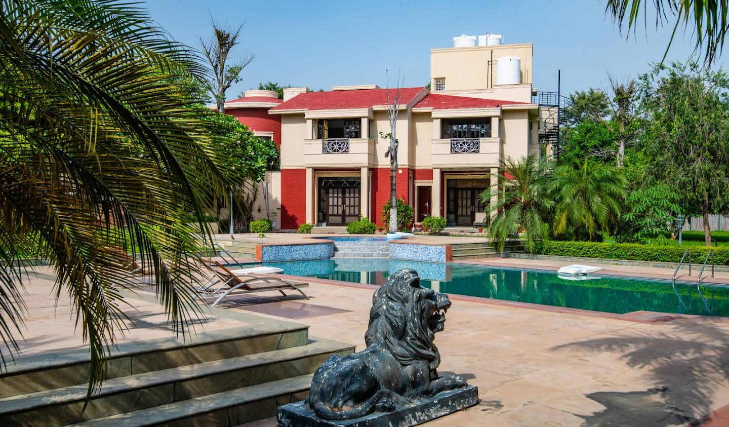 Farm house with garden and pool New Delhi