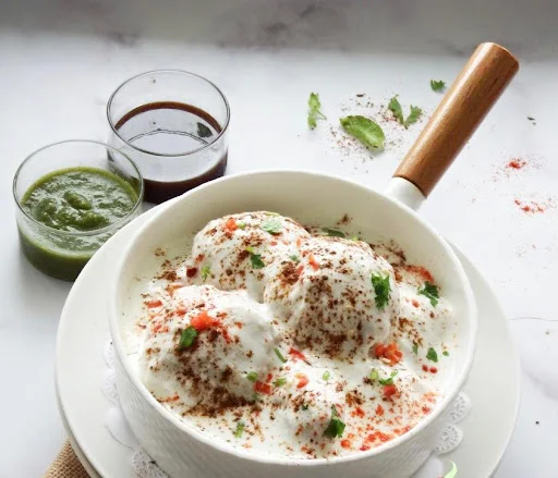 Dahi Idli (2 Pcs)+ Sambar, Tomato Chutney, Coconut Chutney & Gunpowder